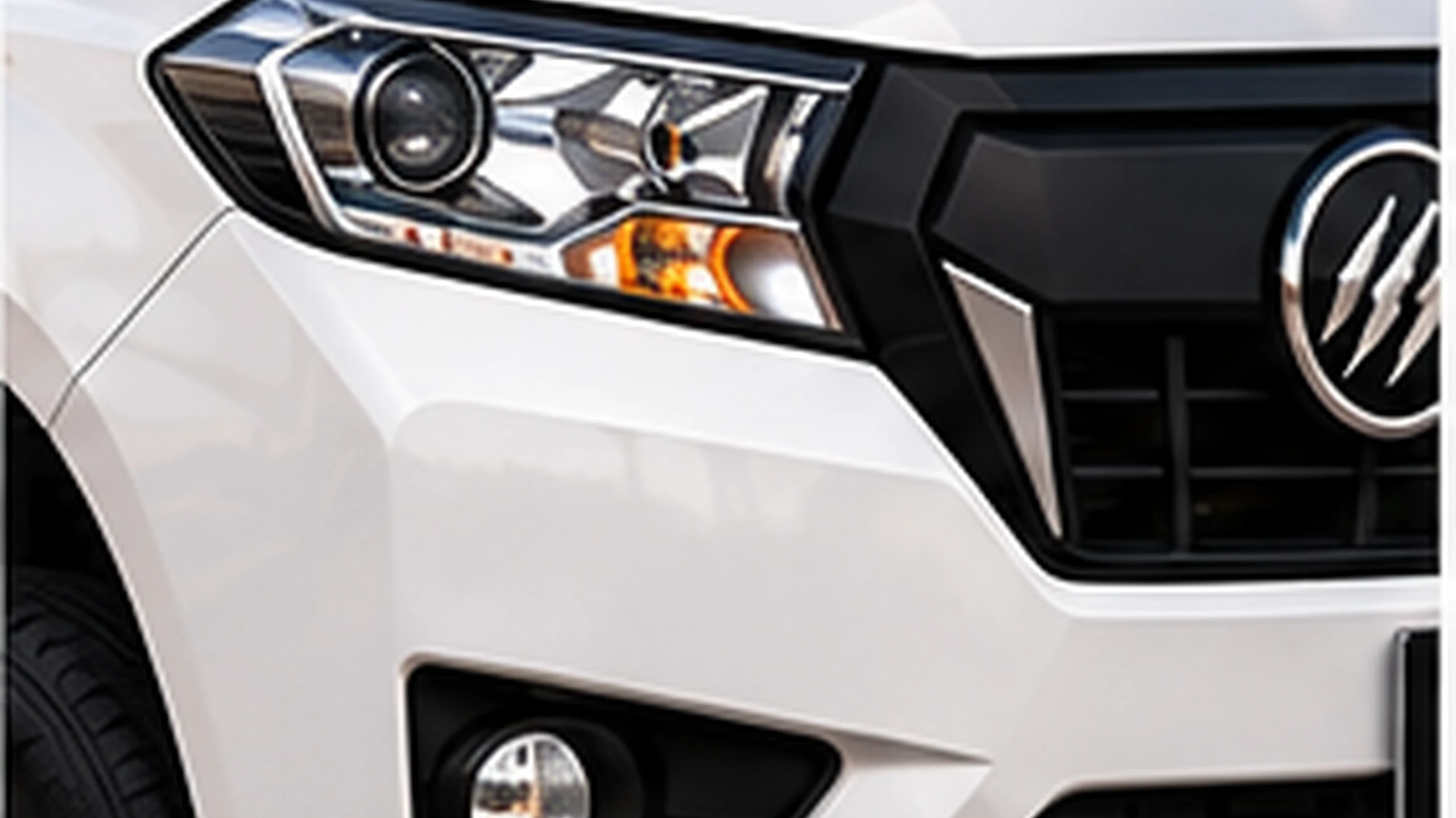 Close-up of the CARRY headlamp and fog lamp